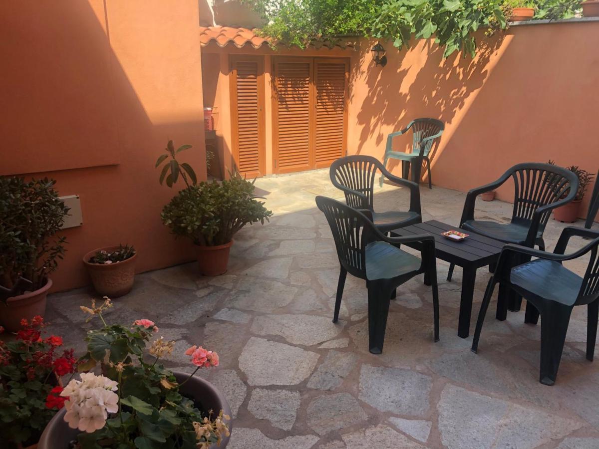 Presso La Maison De Gioel Usufruirai Di Un Appartamento Indipendente Dotato Di Uso Cucina E Lavatrice Arredato In Maniera Funzionale Situato In Ottima Posizione Vicino A Supermercati Caffetterie Pasticcerie Bar Pizzerie E Tanti Altri Servizi Olbia Eksteriør bilde