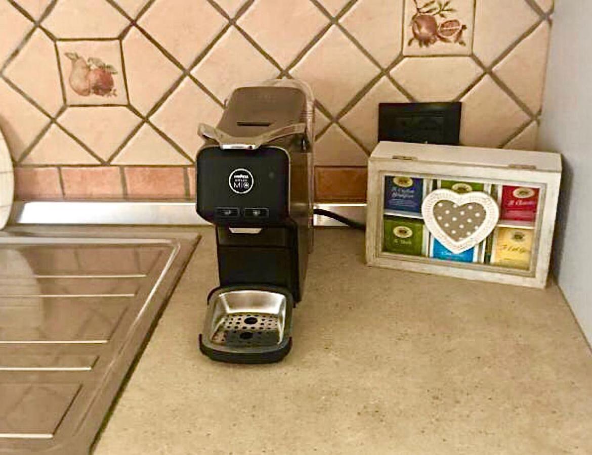 Presso La Maison De Gioel Usufruirai Di Un Appartamento Indipendente Dotato Di Uso Cucina E Lavatrice Arredato In Maniera Funzionale Situato In Ottima Posizione Vicino A Supermercati Caffetterie Pasticcerie Bar Pizzerie E Tanti Altri Servizi Olbia Eksteriør bilde