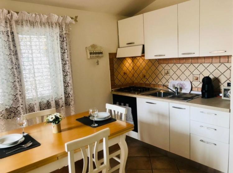 Presso La Maison De Gioel Usufruirai Di Un Appartamento Indipendente Dotato Di Uso Cucina E Lavatrice Arredato In Maniera Funzionale Situato In Ottima Posizione Vicino A Supermercati Caffetterie Pasticcerie Bar Pizzerie E Tanti Altri Servizi Olbia Eksteriør bilde